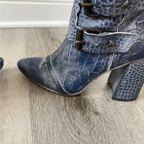 Freebird by Steven by Joey Navy Croc-Pointed Toe Buckle Ankle Boots Size 8 - Picture 4 of 5